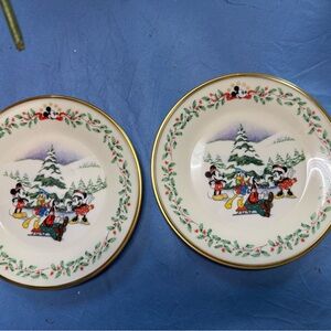2 NEW Beautiful Lenox Holiday Disney Mickey Mouse & Friends”First Snow” 8”Plates